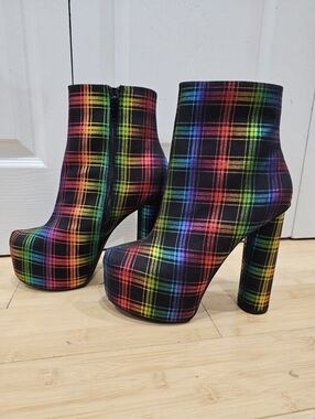 Privileged Lemon Drop Questar Rainbow Black Shiny Black Platform High Heel Boots